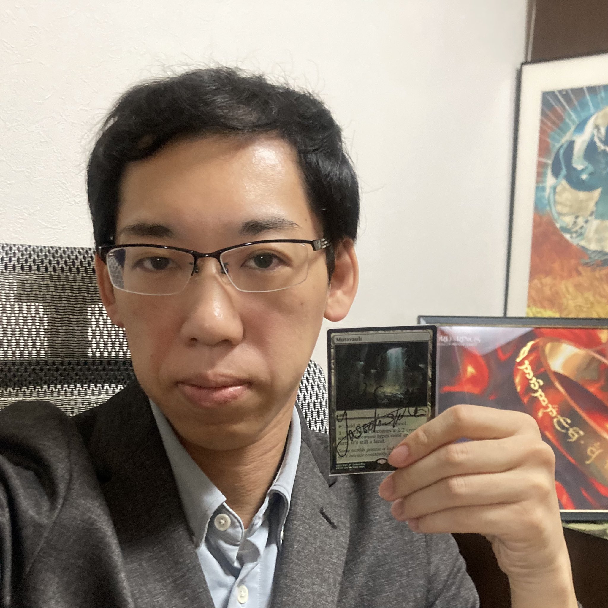 Shota Yasooka holding signed Mutavault Card from Magic: The Gathering