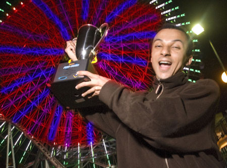 Guillaume Wafo-Tapa holding up Magic: The Gathering Worlds Cup